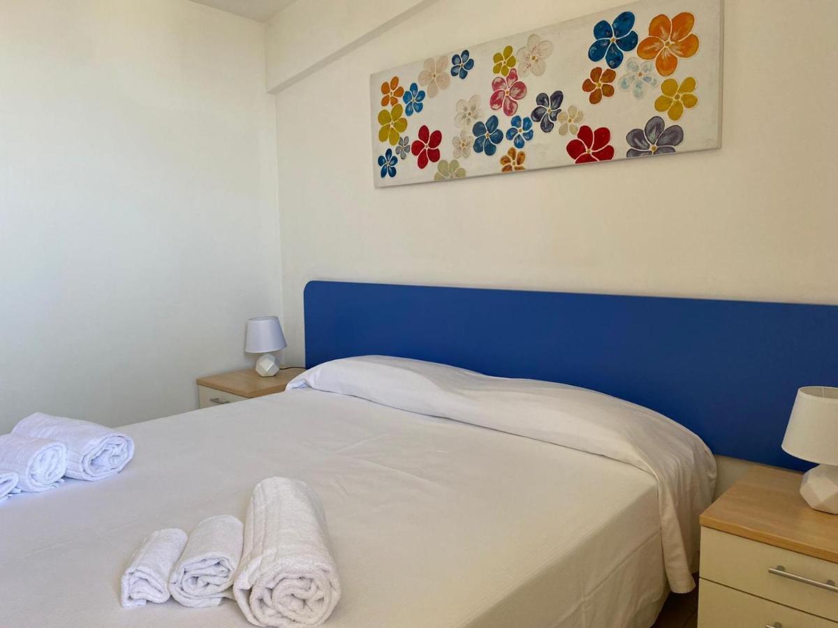 Casa Vacanze Il Giardino Dei Girasoli Marina di Ragusa Exterior photo